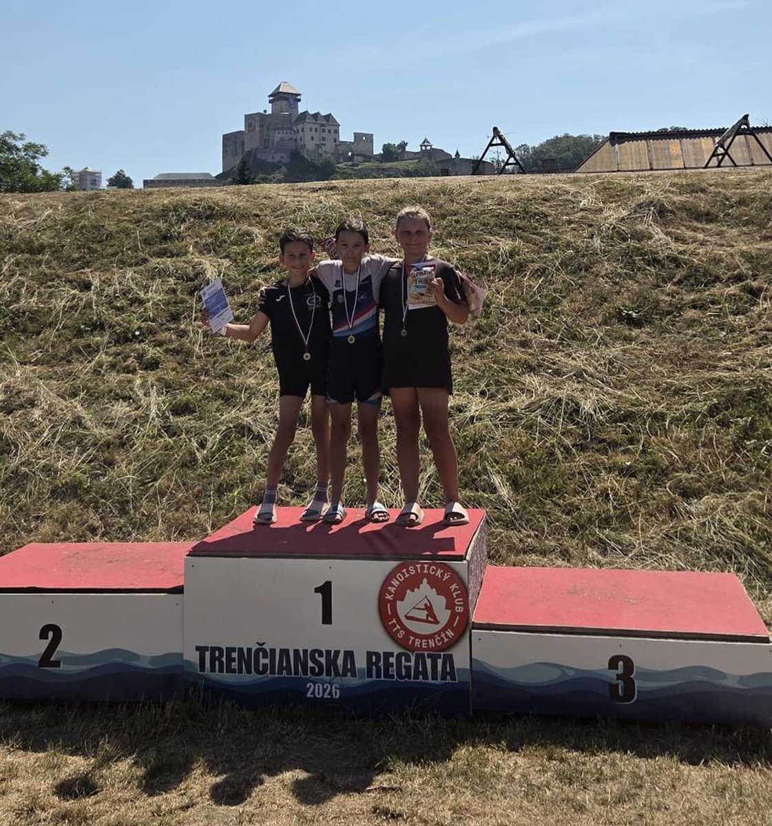 KrkNovaky's tweet photo. Trenčianska regata 2026: Nováčania si v tropickej horúčave vybojovali tretie miesto v medailovej bilancii
https://t.co/TrUvCgMluv https://t.co/b3G1X2MJzq