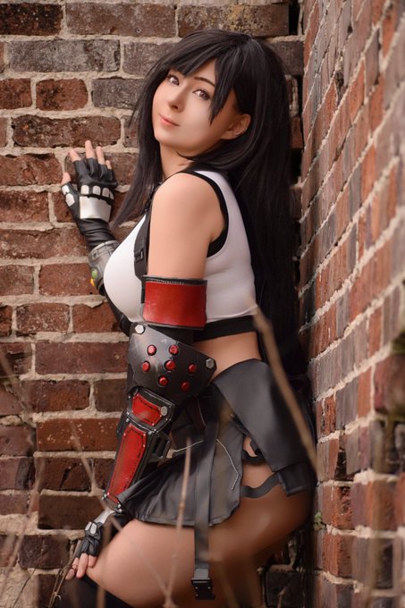 Ribaibu / Skylar - 2 pic. Ready to take on Shinra... one punch at a time. #TifaLockhart #FinalFantasyVII https://t.co/9vVqYftMWS