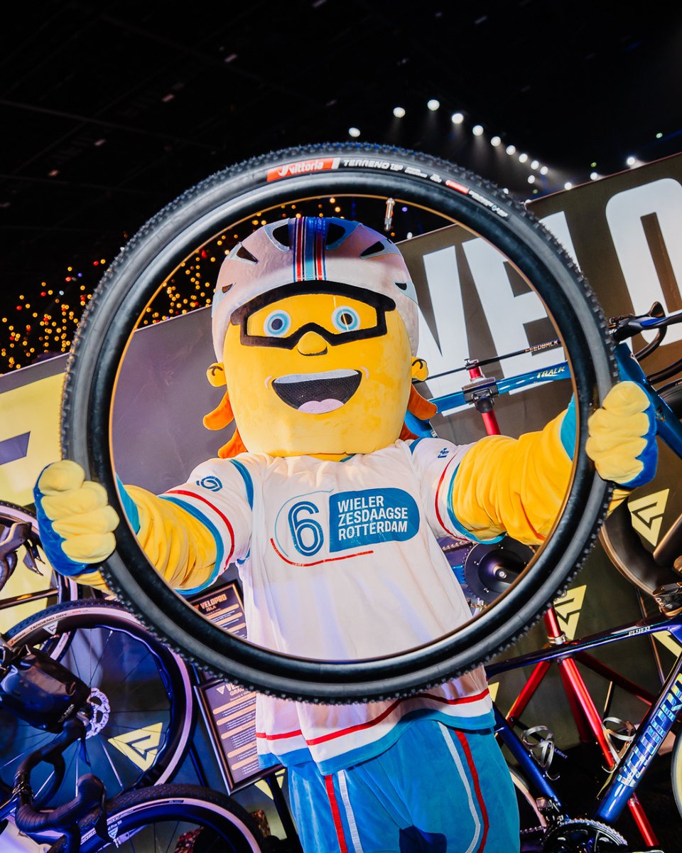 zesdaagse's tweet photo. 🚴‍♂️ De 1e ring bruist in december weer van de energie! ✨

Met toffe merken, innovaties en activaties is er volop beleving naast de baan.

Staat jouw merk er dit jaar ook tussen? 👀 Ontdek de mogelijkheden: https://t.co/D2s91UOGEj

#WielerZesdaagse #Rotterdam #Sponsoring https://t.co/A3nycDgI4A
