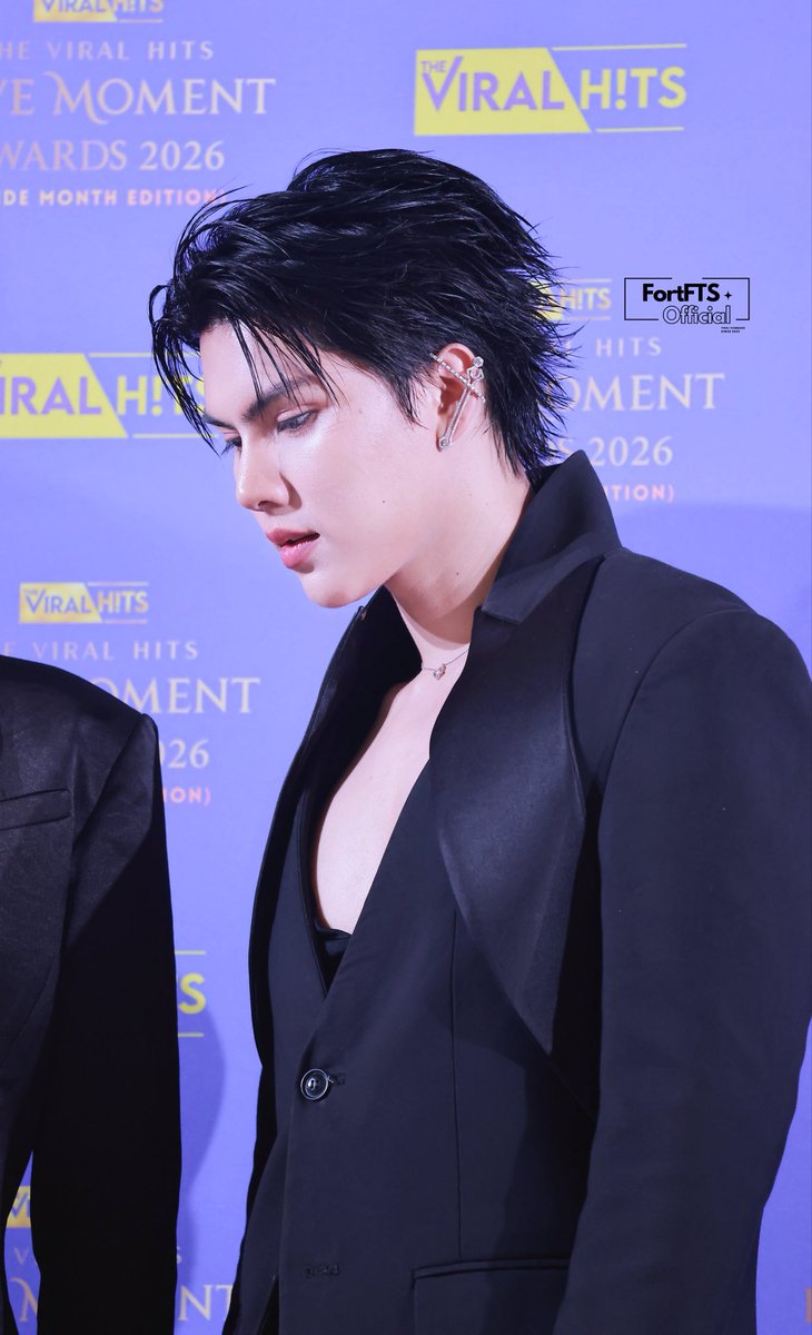 FortftsOfficial's tweet photo. 260630 Love Moment Awards

สูงสุดของยอดพีรมิด ❤️✨

FORTPEAT X VIRALHITS
#LoveMomentAwards2026xMeMindY

@fort_fts #FortFTS #ComeFortZon #BabyFeat https://t.co/J6jke3hYKz