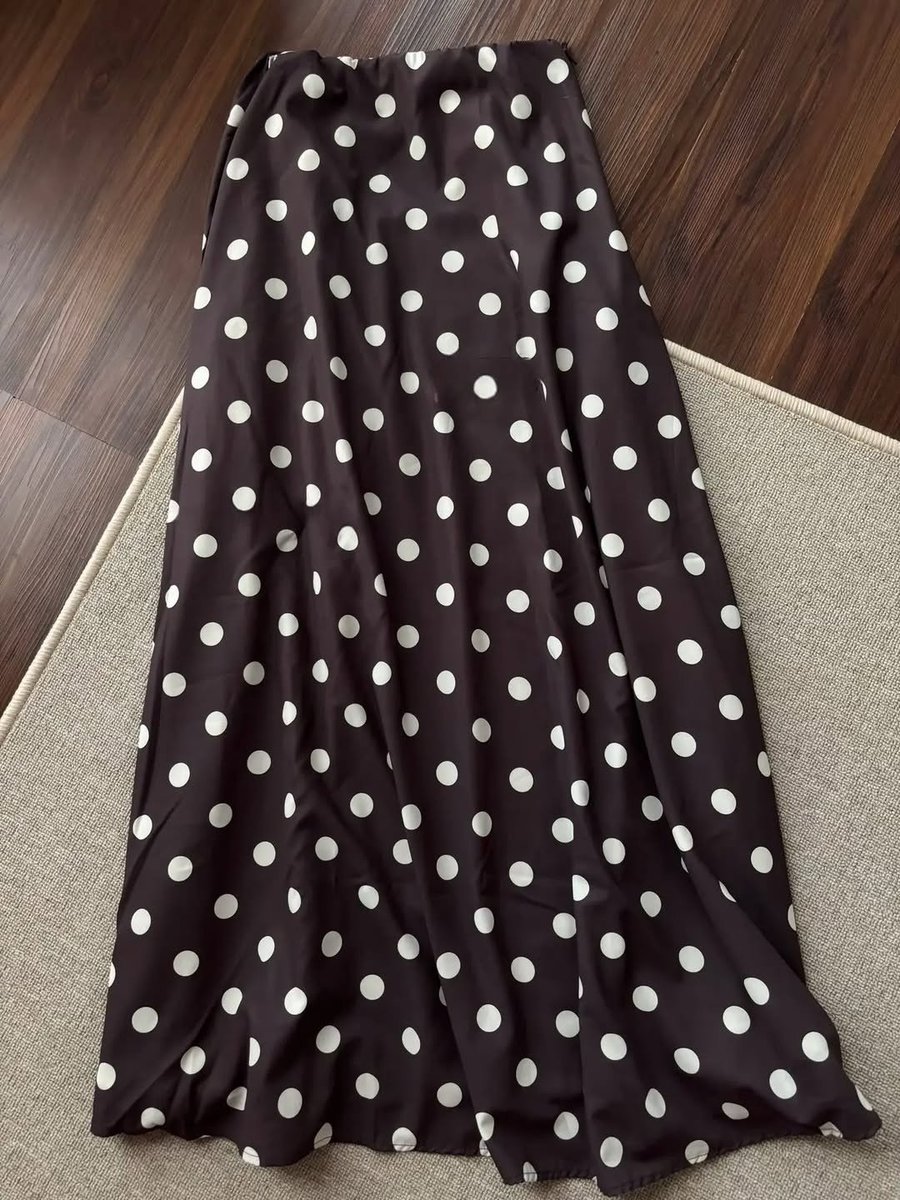rainyychaa's tweet photo. ASLI SEMUA YANG BERBAU POLKADOT TUH LUCU BGT MAU NANGIS 😭

gakuattt, kemaren abis nemu yang jual polka outfit cakep-cakep bgt https://t.co/bH2zX6kuyT