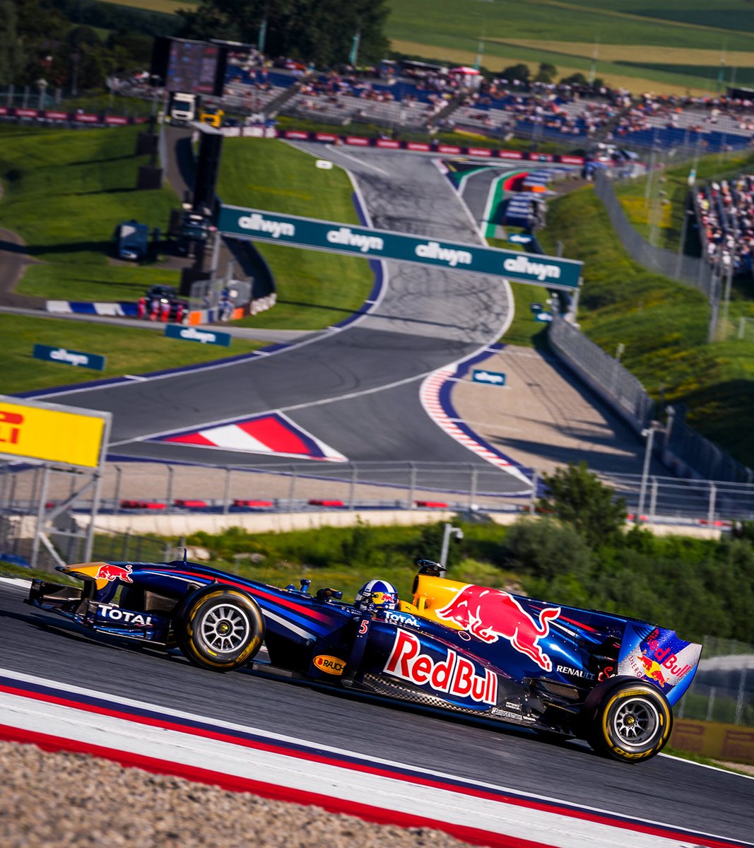 redbullracing's tweet photo. Past ⇢ Present

#F1 || #AustrianGP 🇦🇹 https://t.co/6NHLu1bl2i