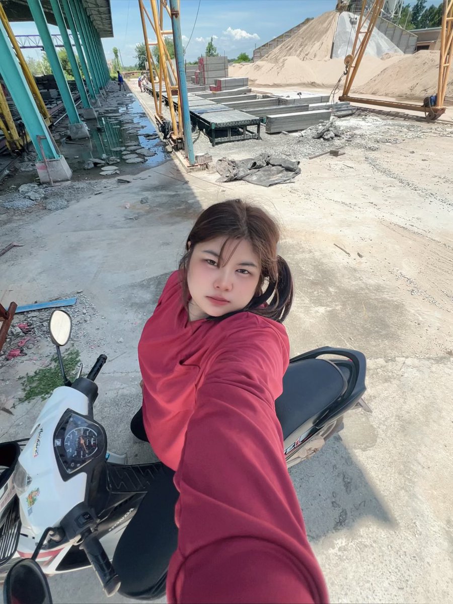 bph51809017's tweet photo. ผู้สาวอ้วง😅🐷 #สาวอ้วน #อุดรธานี https://t.co/rcQXlIep51