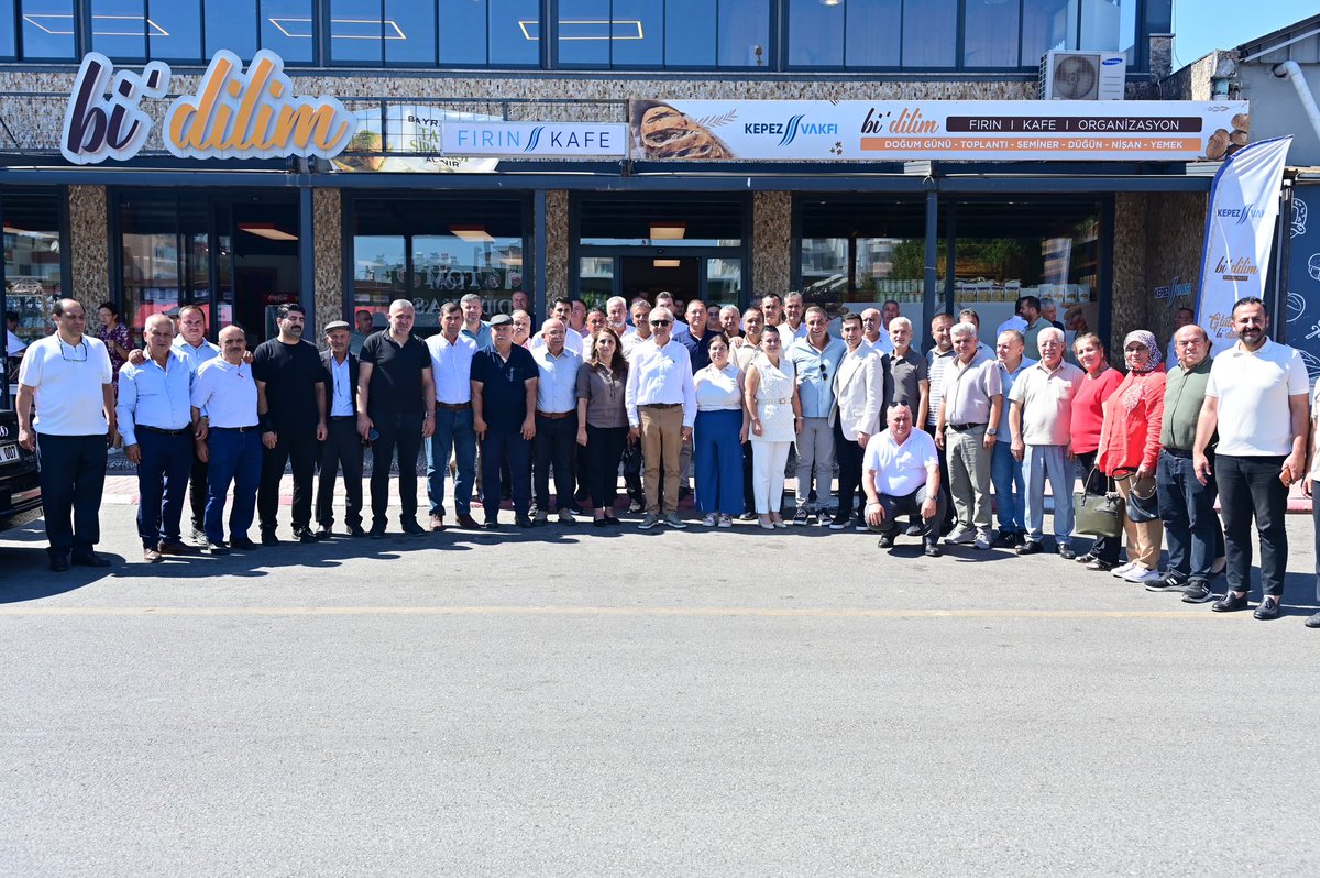 mesutkocagoztr's tweet photo. Kepez’imizin kıymetli muhtarlarıyla bir araya gelerek mahallelerimizin ihtiyaçlarını ve hayata geçireceğimiz çalışmaları değerlendirdik.

Mahallelerimizdeki en önemli çalışma arkadaşlarımız olan muhtarlarımızla kurduğumuz güçlü iletişim ve ortak akıl anlayışı sayesinde, her konuyu istişare ederek çözüme kavuşturuyoruz.

Yapılması gereken çalışmaları birlikte planlıyor, hemşehrilerimizin yaşam kalitesini artıracak en doğru adımları yine birlikte atıyoruz.

Kepez’imizde birlik ve beraberlik ruhu güçlendikçe, ilçemiz de gelişmeye ve güzelleşmeye devam edecek.