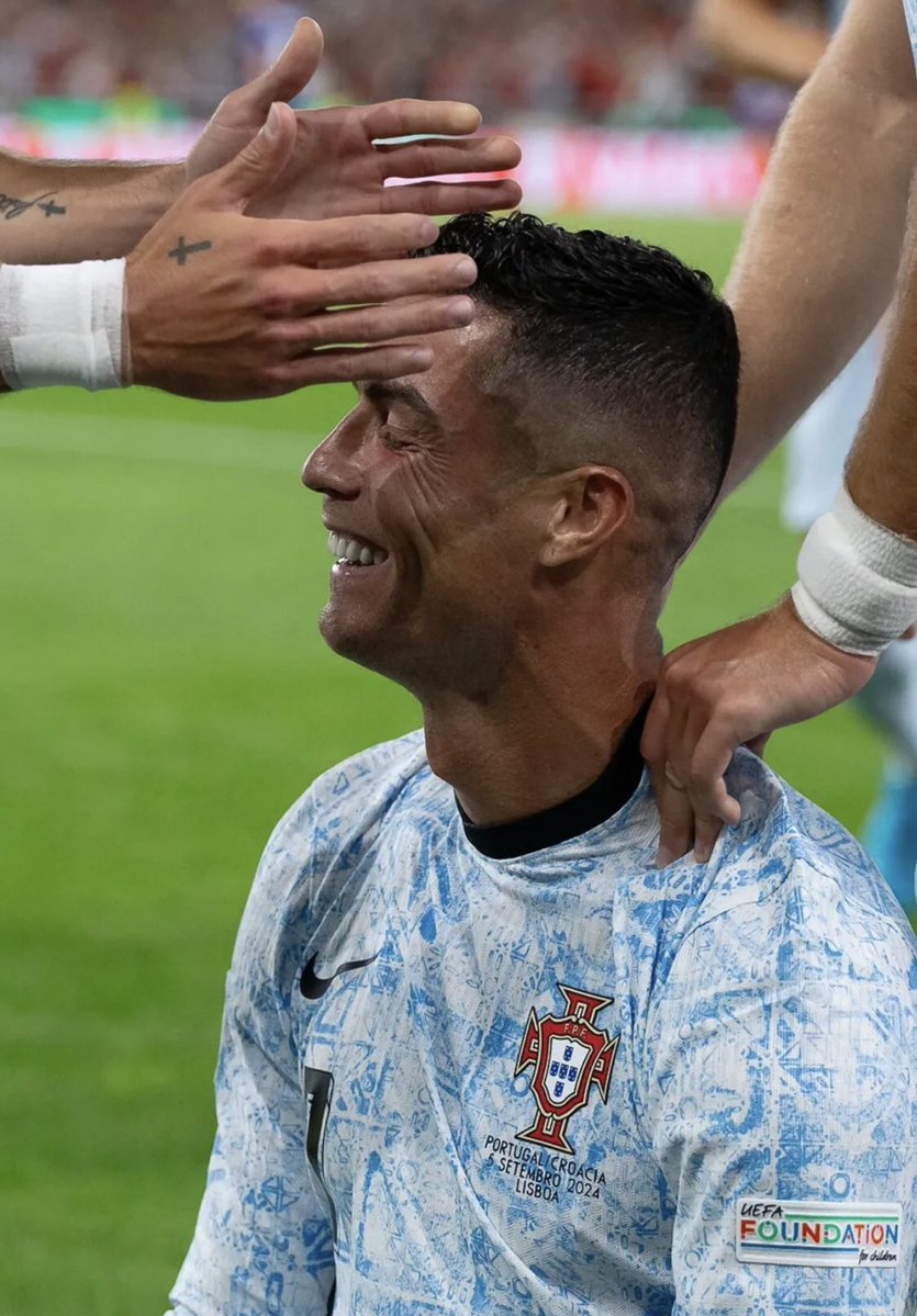CristianoXtra_'s tweet photo. 🚨🎙️Joao Felix: “Cristiano Ronaldo deserves to win the World Cup.” https://t.co/RquXhkwft3