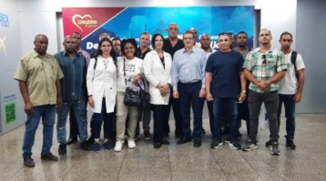 DefendiendoCuba's tweet photo. 2️⃣ grupo de rescatistas cubanos, que se suma de inmediato a las actividades de búsqueda y salvamento en las zonas afectadas por los sismos en Venezuela. 👇

#CubaSalva y está ahí brindando su ayuda solidaria‼️

#DefendiendoCuba🇨🇺💪❤️ https://t.co/OzCmmdqONH
