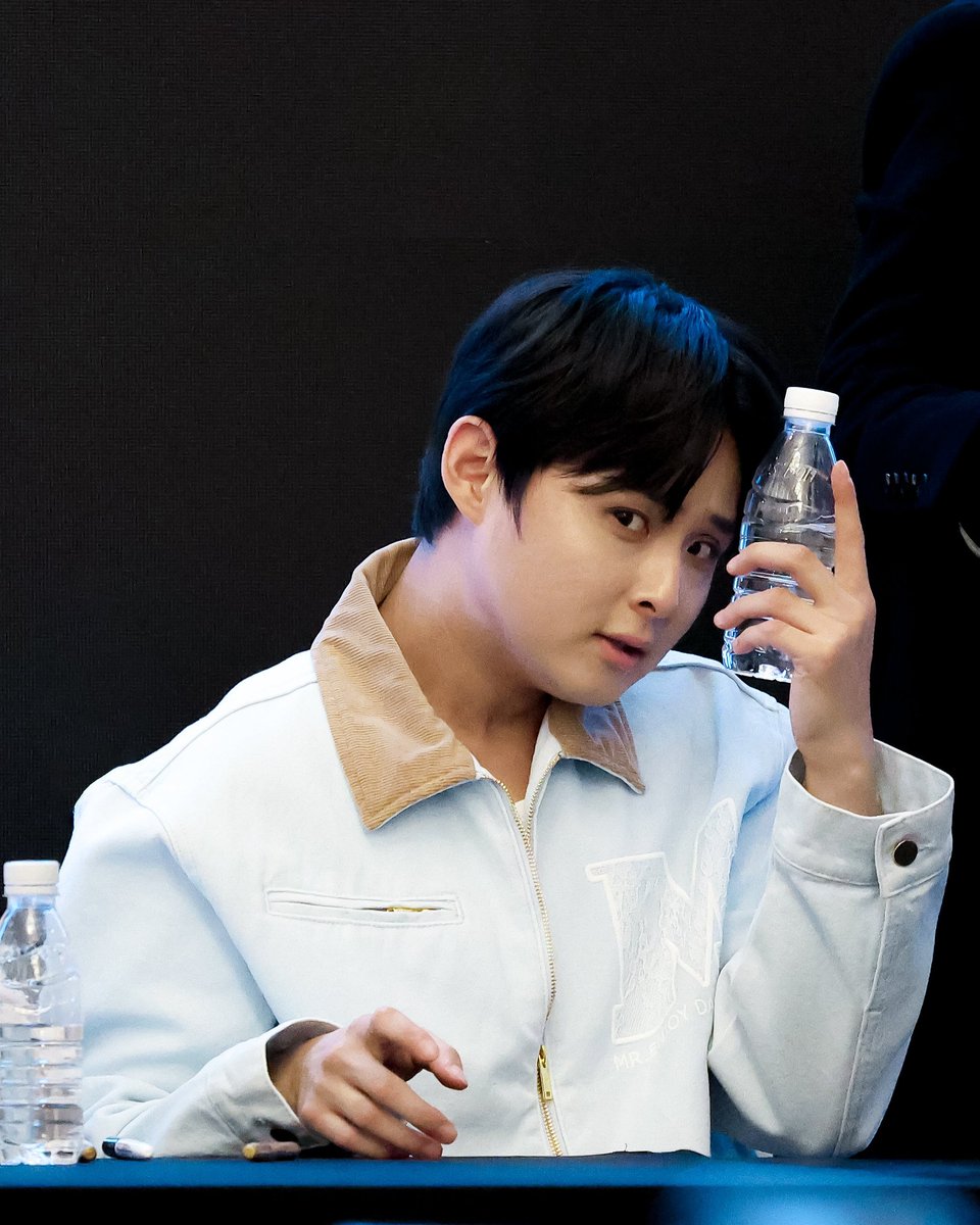 wu_fromtomg's tweet photo. 260307 상하이 팬사인회 #전민규

갑자기 분위기 포카리스웨트 https://t.co/fqXwJnDKpd