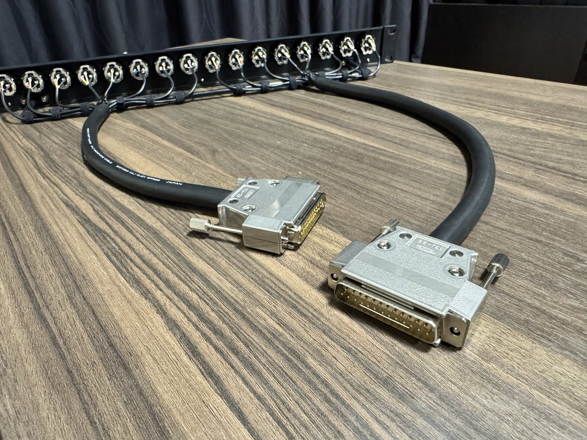 AizuPW's tweet photo. API500のモジュールのシャーシ用のコネクターボックス完成！D-Subケーブルのセンターをぶった斬って時短😍割とキレイにワイヤリングできました！

これでAPI500モジュールのマイクプリを増やしても安心してファンタム電源を入れられます！ https://t.co/UVFzILwDzL