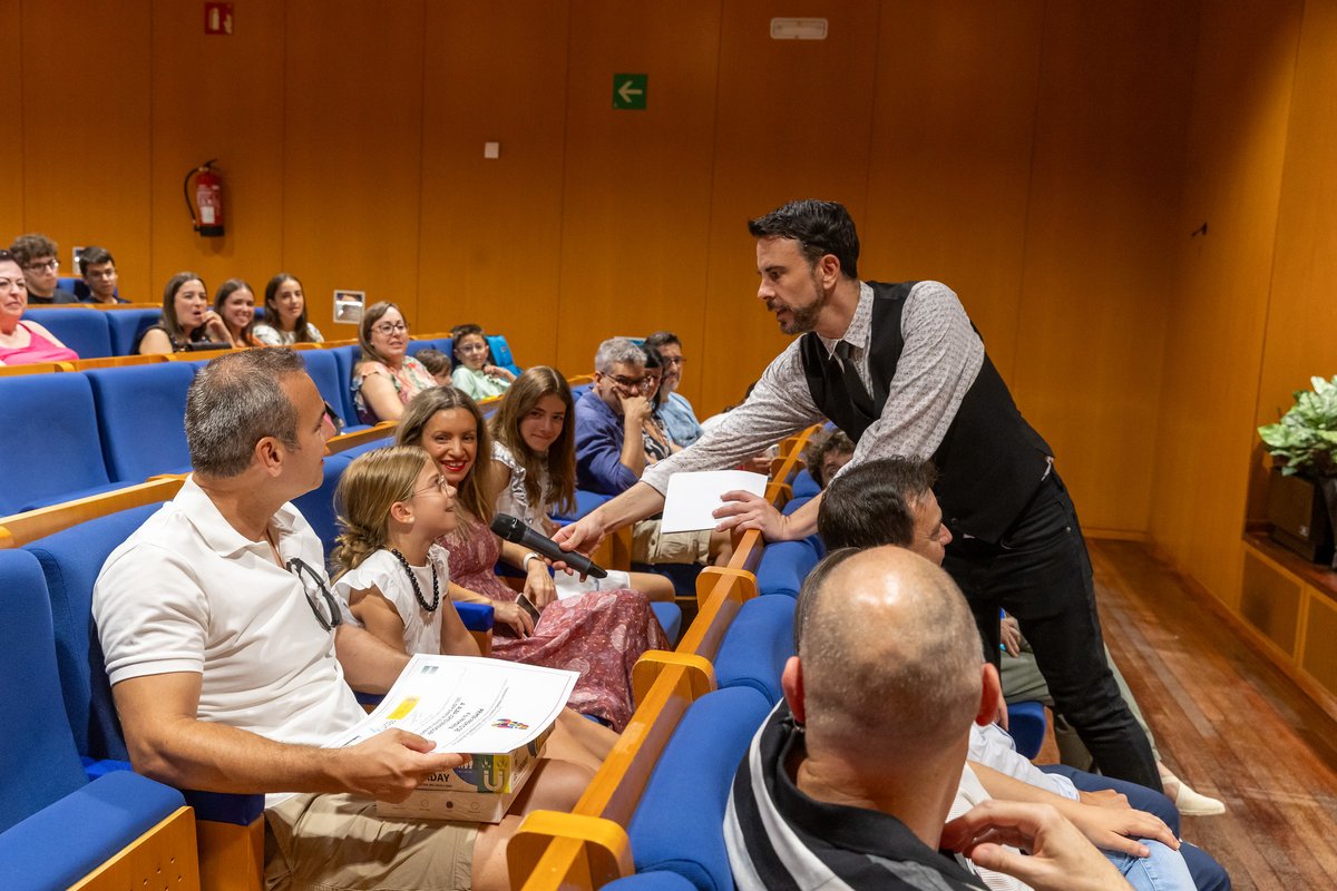 UNED's tweet photo. 💡 La UNED impulsa las vocaciones científicas escolares a través de sus kits de física experimental. https://t.co/LzCFaBS2O0