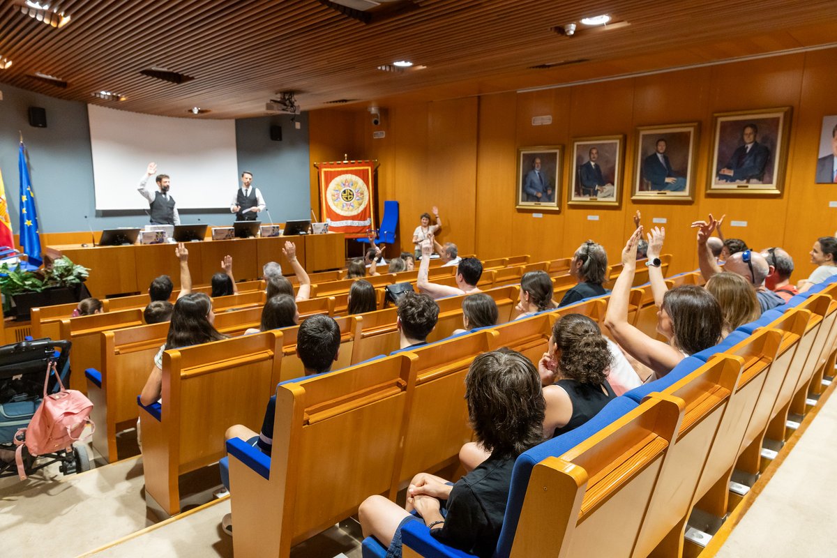 UNED's tweet photo. 💡 La UNED impulsa las vocaciones científicas escolares a través de sus kits de física experimental. https://t.co/LzCFaBS2O0