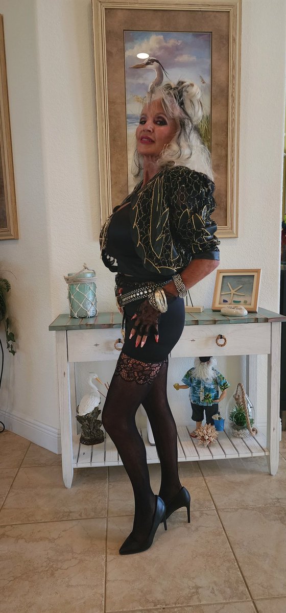 SallyDangeloXXX's tweet photo. Good morning peeps .... I went to a 80s party the other the night with my girlfriend we had a blast ....but just possibly had lil to much to drink ? No ..noway  lol like my outfit https://t.co/Lc2tseIsZX