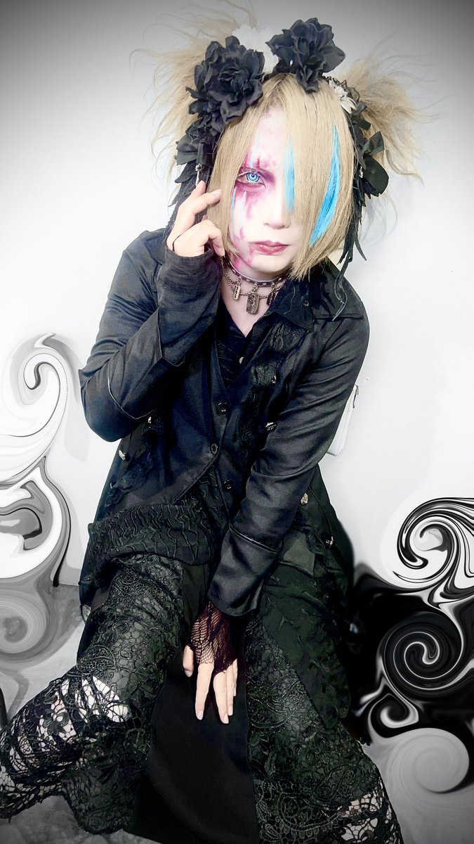 もな tweet media