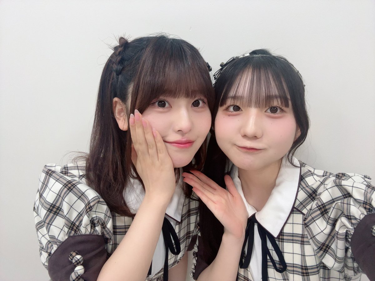 yume_adachi0905's tweet photo. ももかさんご卒業おめでとうございます🍑

面白い先輩の印象から、関わっていけばいくほど周りをよく見てて頼りになるお姉さんすぎて🥹🥹

新しい夢に向かって頑張ってください！応援してますᲘ︵𐑼  ♡

だいすきです🫶🏻

#奥村百花 さん
#どんぶらこありがとう https://t.co/XtZDEmrPo3