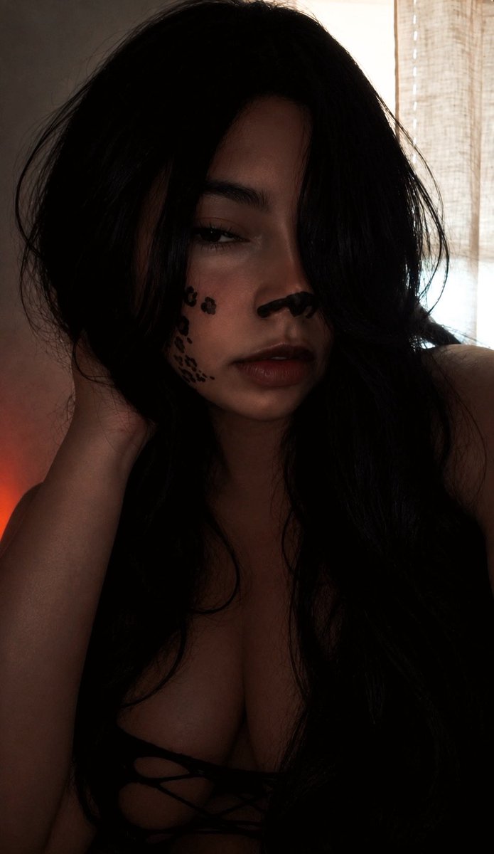 ekittenspark's tweet photo. kitty bites https://t.co/zHKGNqAFDf