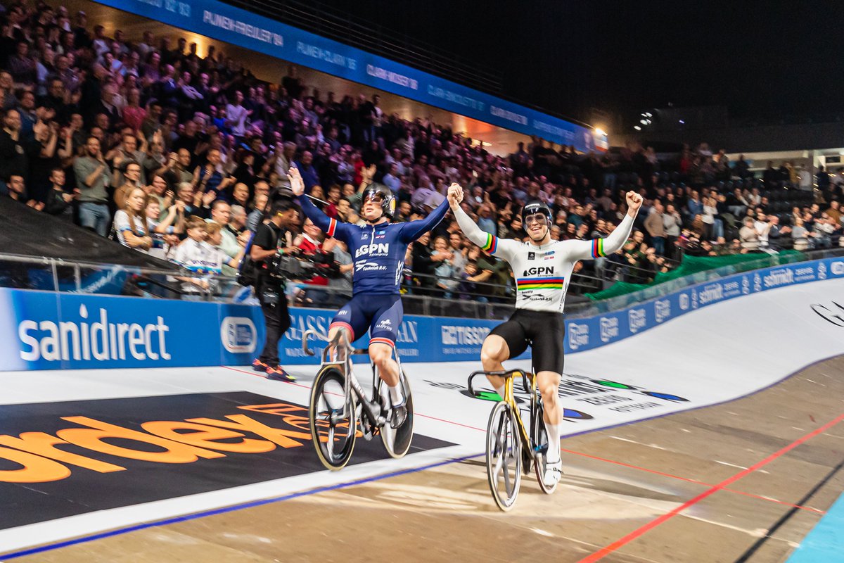 zesdaagse's tweet photo. 𝐕𝐈𝐏-𝐭𝐢𝐜𝐤𝐞𝐭𝐬 𝐧𝐮 𝐛𝐞𝐬𝐜𝐡𝐢𝐤𝐛𝐚𝐚𝐫 🤩

Beleef de WielerZesdaagse van dichtbij vanaf het VIP-middenterrein, inclusief drankarrangement, foodcourts (tegen betaling) en parkeergarantie.

🎟️ Info &amp; tickets: https://t.co/C0dIYUR4uV https://t.co/LV6LfPrCzV