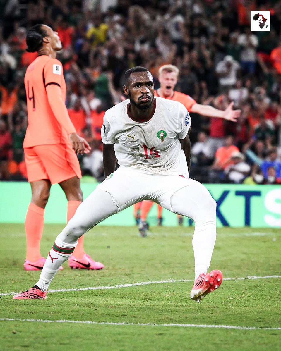 Atlas5pd's tweet photo. Pourquoi les sénégalais veulent que Issa Diop soit sénégalais mdrr https://t.co/i6Qghb2PK0