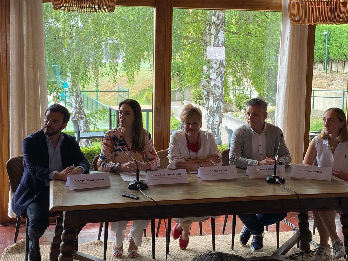 AdelvalDFA's tweet photo. 🎾 #VitoriaGasteiz acoge del 12 al 19 de julio el Araba World Tennis Tour Femenino (ITF 75).

Jugadoras de más de 20 países, talento emergente y acceso libre toda la semana en La Peña Vitoriana Tenid Club. 

Álava, en el mapa del tenis internacional. ✨ https://t.co/g2dgxFOCe8