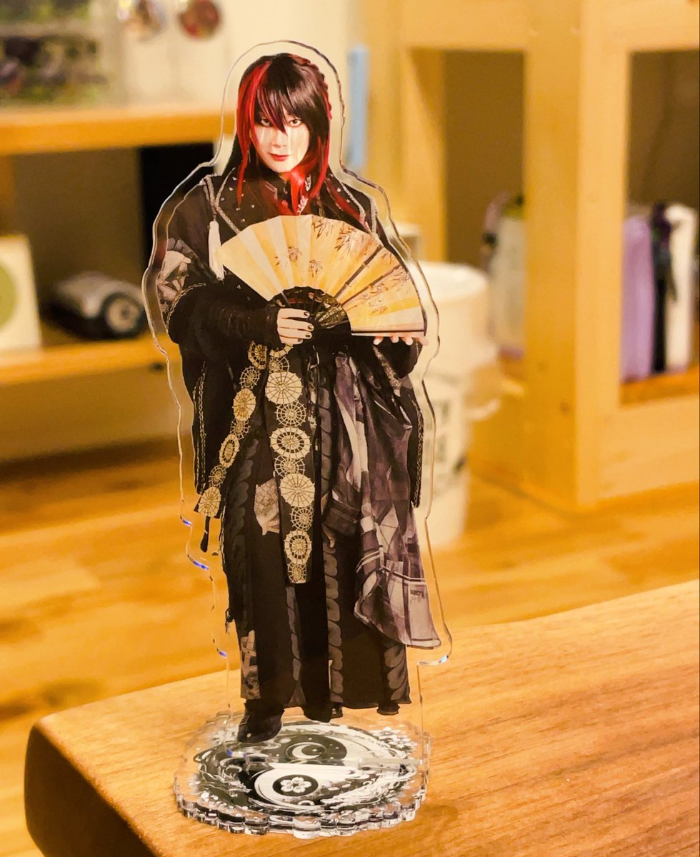 soudenka's tweet photo. なんかさ、あの、目が合ってしまったんです………

初めて、キメさんが役のカッコしてるアクスタ買った。
これは…ニンゲンではないので、大丈夫なんです。多分。 https://t.co/vrQPcOPpbV