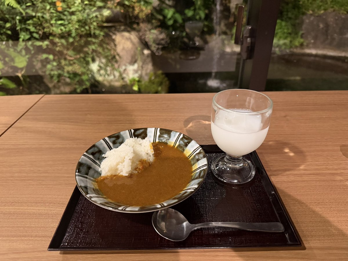 Miku_Angel39's tweet photo. 夜鳴きそばならぬ、夜鳴きカレー https://t.co/mRkyjwpqsL