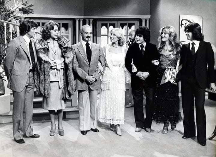 cultura_tango's tweet photo. Mayo de 1979: 

Mirtha almuerza con Diego Maradona, Graciela Alfano, Astor Piazzolla, Claudio Levrino, Thelma Biral y Jairo https://t.co/PeQ1EvoHZA