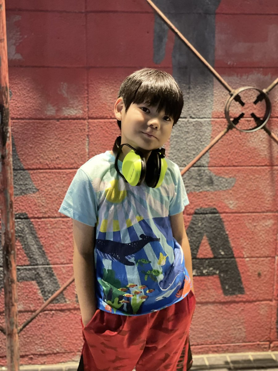 kuchannel2018's tweet photo. 初めてのライブハウス♪
耳が心配だったからイヤーマフ持っていったけど全然大丈夫だった！
知ってる歌も知らない歌もあったけど
ノリノリでめちゃくちゃ楽しかった
ライブ終わりになぜかカッコつけたくなったの何で？
#麗麗
#ナゴヤ座
#ライブ
#LIVE
#ライブハウス https://t.co/pM9RSIfuZr
