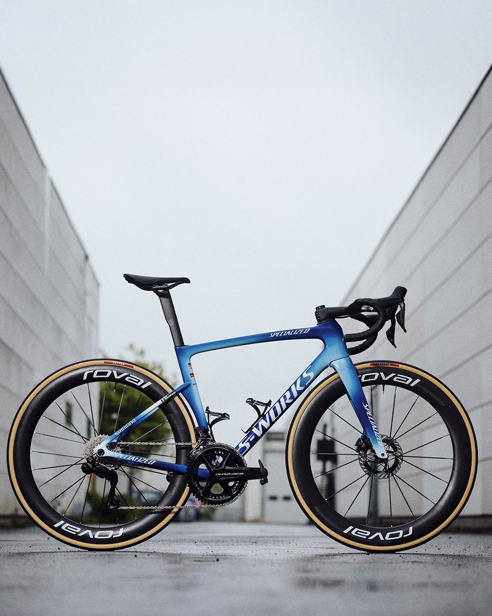 soudalquickstep's tweet photo. The all-new S-Works Tarmac SL9 is here. 😮‍💨🚀

▸ One Bike To Rule Them All. ⚡️

#TheWolfpack | @iamspecialized https://t.co/003KPsj5CG