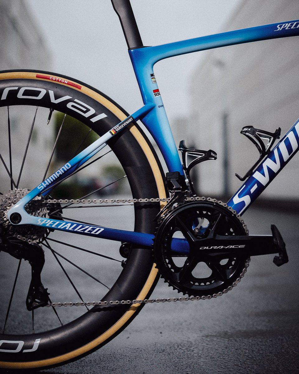 soudalquickstep's tweet photo. The all-new S-Works Tarmac SL9 is here. 😮‍💨🚀

▸ One Bike To Rule Them All. ⚡️

#TheWolfpack | @iamspecialized https://t.co/003KPsj5CG