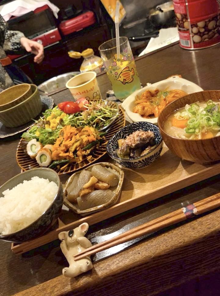 udon_hapi's tweet photo. まるでおばあちゃん家食卓囲みイベント『高はぴ家の食卓』無事大成功収めることが出来ました😭W台風の中全国各地からお越し頂き楽しい時間をありがとうございました！第二回開催できるよう頑張ります！ https://t.co/TIJTYuQiz6