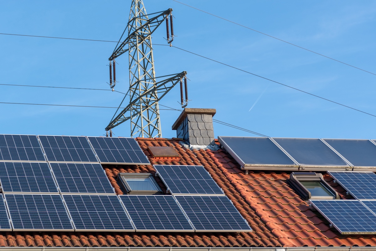 pvmagazine_de's tweet photo. Solarstrom vom Eigenheim an der Börse verkaufen – was bringts?: Wenn die Einspeisevergütung für Photovoltaikanlagen auf Einfamilienhäusern wegfallen sollte, was vielleicht nicht sofort, aber doch in den… https://t.co/qSlU97Ci9F #Photovoltaik #ErneuerbareEnergien #Solarenergie https://t.co/ufxq09GNQ7