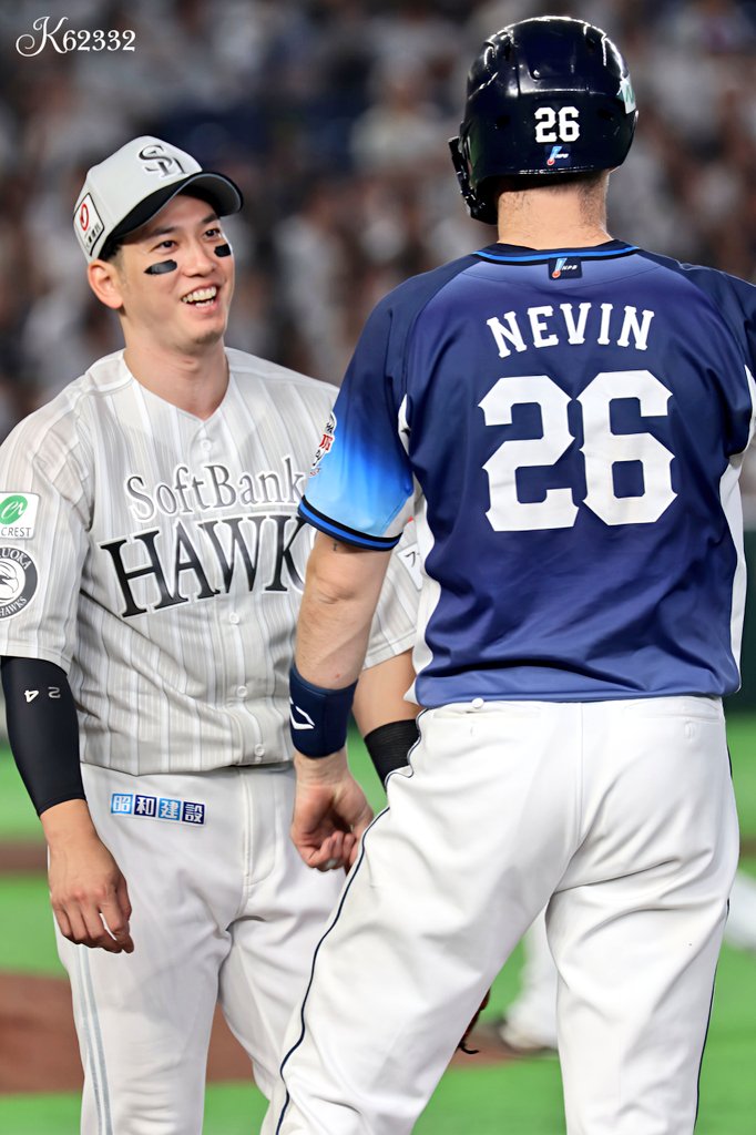 K62332's tweet photo. ほんとに喋れてるんかシリーズ
主砲同士通じるのかな🤝 https://t.co/peFReQ6uzr