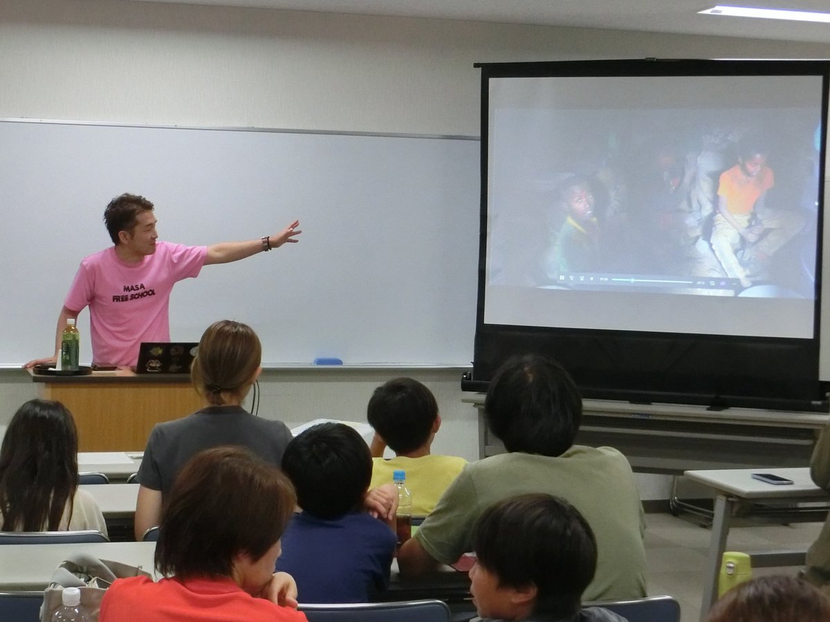 TeramotoMasashi's tweet photo. 熊本市西区講演会でした🏫　たくさんの親子が集まり、世界のこどもたちに関するお話。私たちの当たり前はこの世界の当たり前ではない事が伝わったかと。
ありがとうございました😃👏全国の学校や地域で講演依頼受付中です。https://t.co/vaWwhE5Dqy
#熊本市西区 #小学校 #親子 https://t.co/GEYwTehcqM