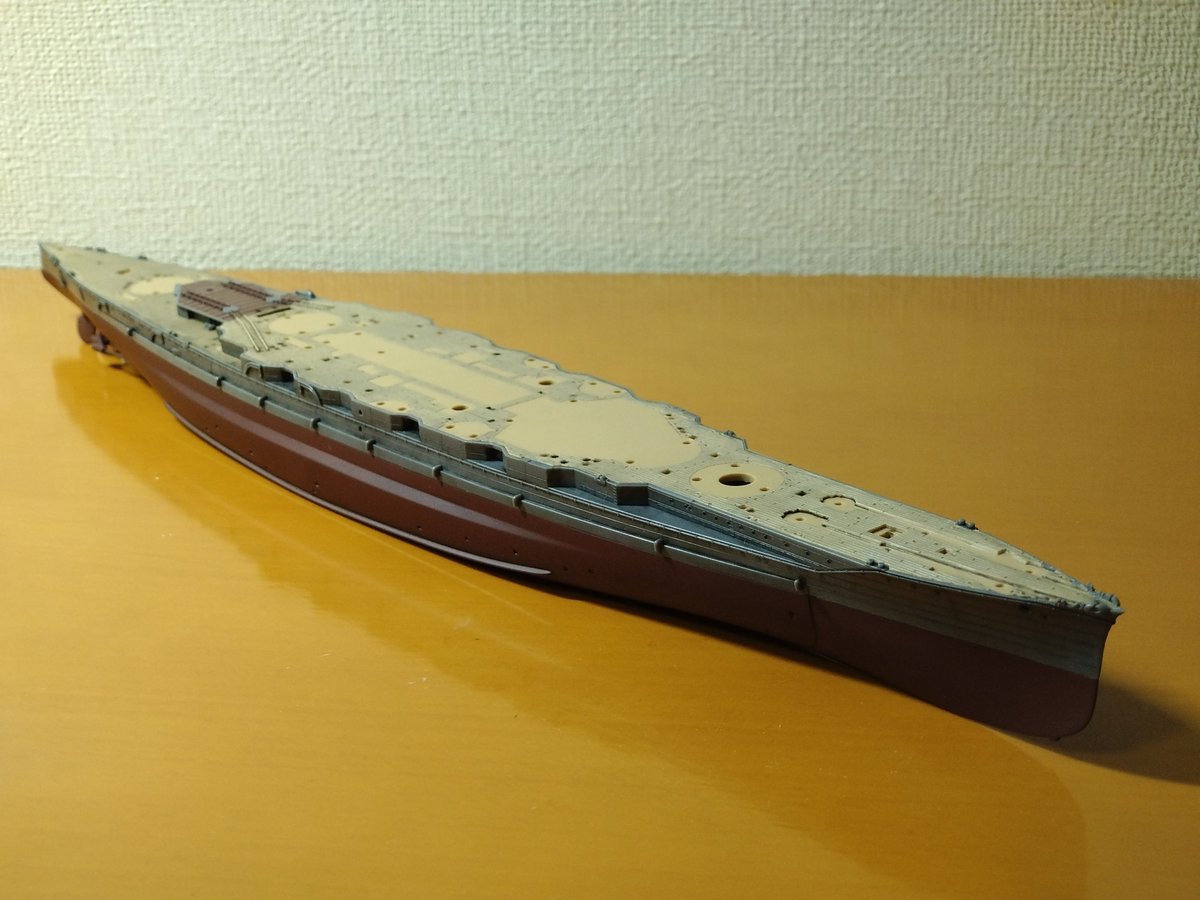 ofunetofukei's tweet photo. フジミ艦NEXT榛名。
成型色仕上げのつもりでしたが、艦底のパーティングライン消ししたので結局艦底はスプレー塗装しました。
やはり艦底のラインはスマートで叡智デスネ🤩 https://t.co/9xU4rhwJGJ