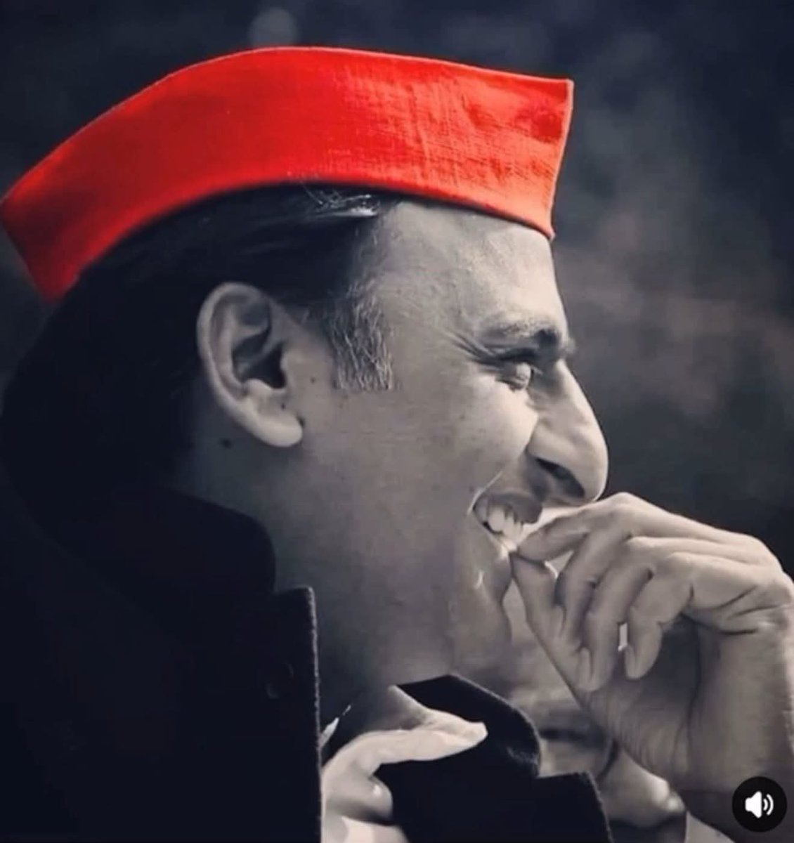 Babloo30Sharma's tweet photo. ईश्वर करें आपके चेहरे पर सबसे अच्छी मुस्कान जब आप हंसते हैं तो हमको बहुत अच्छा लगता है आप ऐसे ही मुस्कुराते रहें भैया आपको जन्मदिन की बहुत-बहुत बधाई एवं शुभकामनाएं @yadavakhilesh https://t.co/yqOywjx1Rp