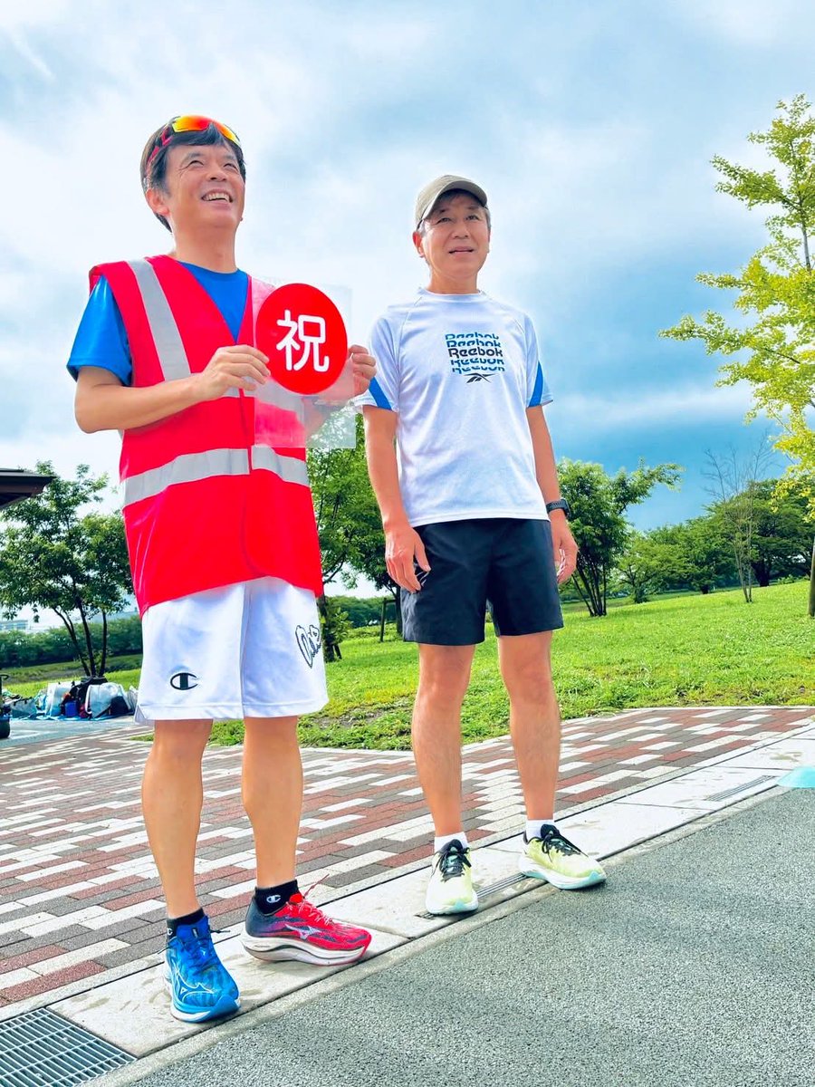 dragonmasashi's tweet photo. 今月は250km。最近、投稿をサボってましたが先月も同じくらいでした。
今月は足柄峠を走ったり、パークランで誕生日を祝ってもらったり。
そんなこんなで今年も半分終わりですよ。めちゃ速い。
来月は富士登山競走もあるので、しっかり走れるように準備します。 https://t.co/5nOoIWkSGh