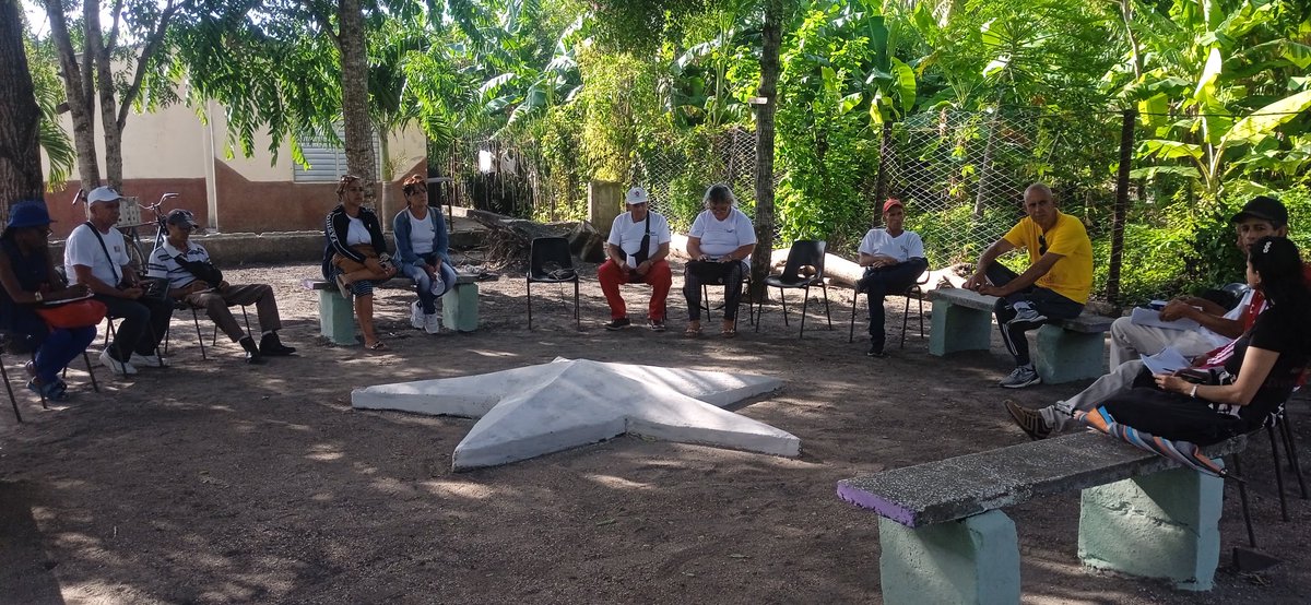 YalisetL's tweet photo. Sesiona en #Baguanos, #Holguín, la reunión de la comisión de verano con la presencia de la Primera Secretaria del Partido en el municipio.
#VeranoConMiGente https://t.co/tMGJ4R0baw