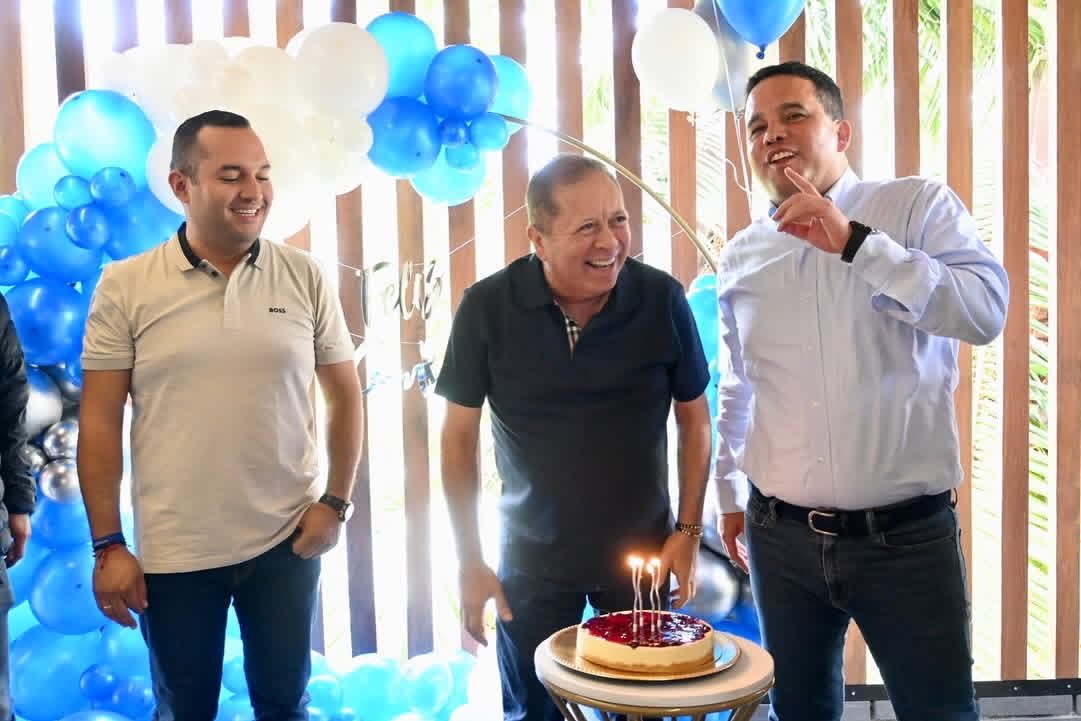 JaimeACanoM's tweet photo. Hoy celebramos la vida de un gran líder, un amigo y un orientador que, con su ejemplo, compromiso y cercanía, inspira a quienes tenemos el privilegio de caminar a su lado.

Feliz cumpleaños, senador Carlos Andrés Trujillo. Gracias por tu liderazgo, por tu amistad y por la confianza que depositas en tu equipo. Que este nuevo año de vida esté lleno de salud, sabiduría, bendiciones y muchos éxitos para seguir construyendo grandes propósitos al servicio de la gente.🥳