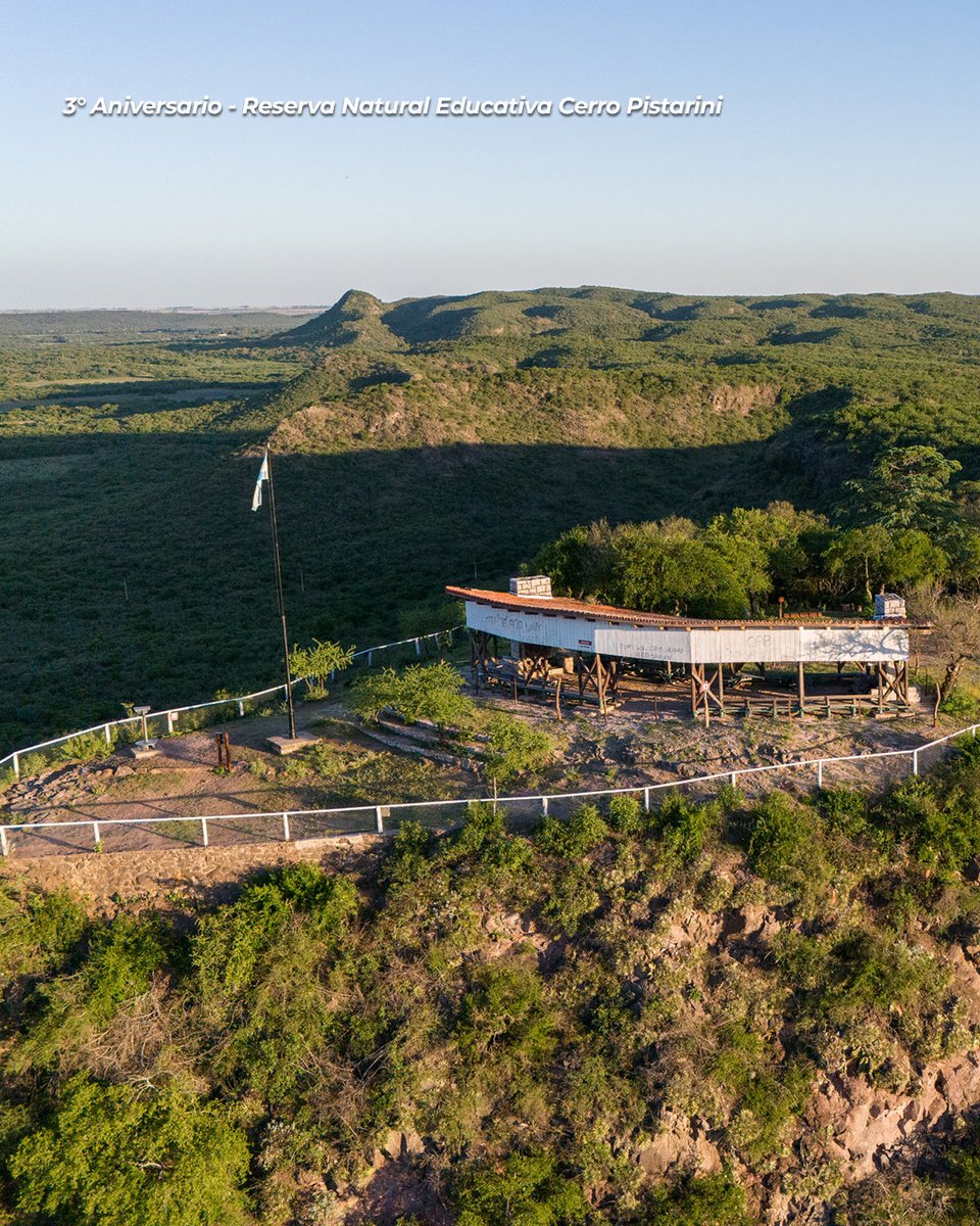 ParquesOficial's tweet photo. 🥳 ¡Festejamos el 3º aniversario de la Reserva Natural Educativa Cerro Pistarini!

📍 Ubicada en la provincia de Córdoba, fue creada en 2023. Desde su creación, la reserva contribuye a la educación ambiental y a la formación de futuros guardaparques y agentes de conservación. 🌱 https://t.co/yyZDJyK7Oa