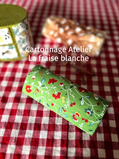 Lafraiseblanch's tweet photo. 🍓手づくりと穏やかな暮らし🍓
𝐂𝐚𝐫𝐭𝐨𝐧𝐧𝐚𝐠𝐞 𝐀𝐭𝐞𝐥𝐢𝐞𝐫 𝐋𝐚 𝐟𝐫𝐚𝐢𝐬𝐞 𝐛𝐥𝐚𝐧𝐜𝐡𝐞

カルトナージュでつくる
『メガネケース』👓

☟ℑ𝔫𝔰𝔱𝔞𝔤𝔯𝔞𝔪で見てみてね☟
https://t.co/UIdCMxJBOD

#ハンドメイド #カルトナージュ #手作り #大人の習い事 #布小物 #メガネケース https://t.co/NAoVXYPCm1