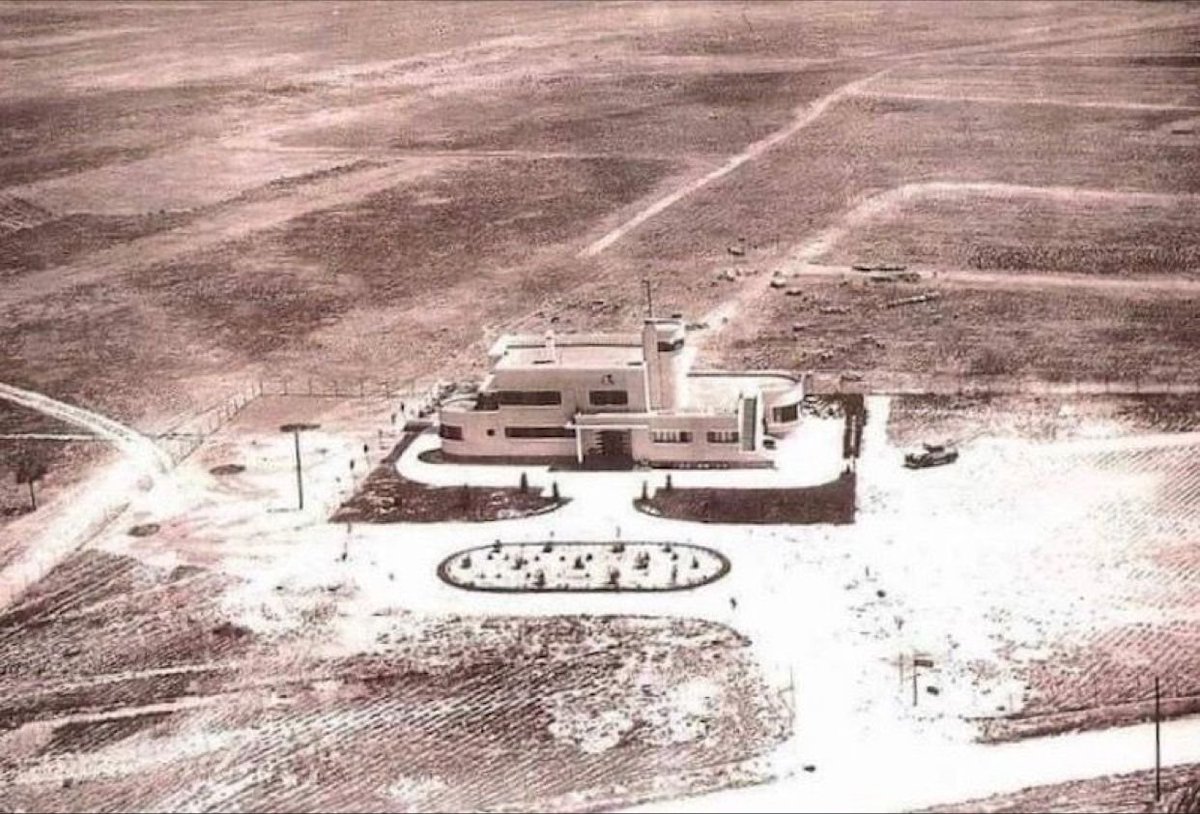 UnamunoAgain's tweet photo. Terminal del Aeropuerto Madrid-Barajas en 1931 

📏 Arquitecto: Luis Gutiérrez Soto https://t.co/oZdVQCn0IQ