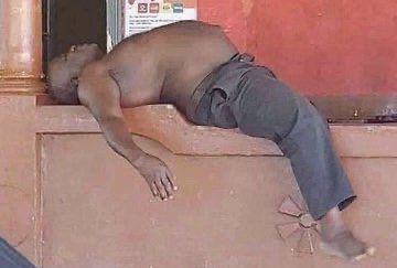 ChrisExcel102's tweet photo. Our obese SAPS members later today after long day of running and enforcing the law … 😭😭😭😭 https://t.co/FUpsIX0CNF