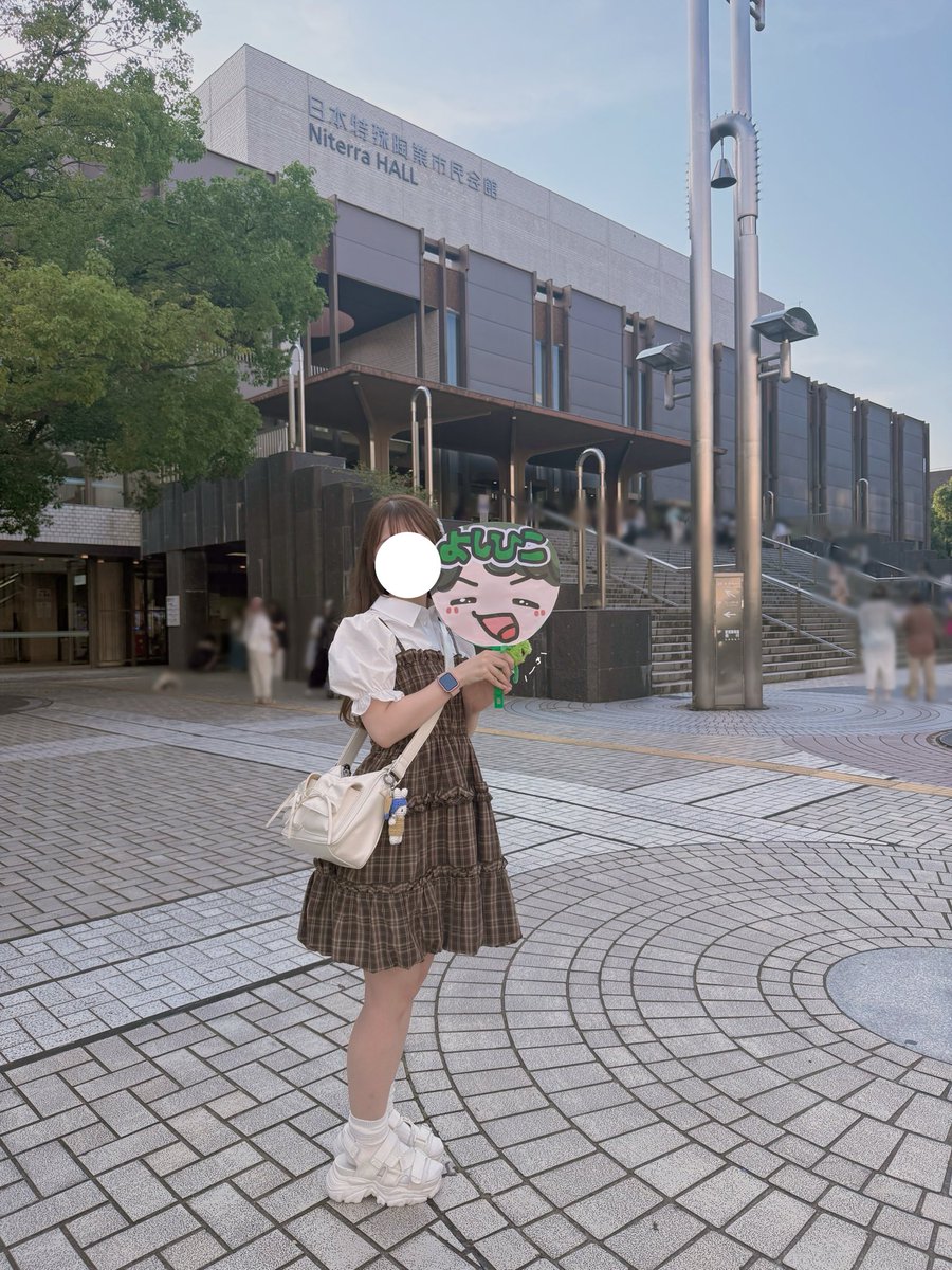 s__chmy's tweet photo. トニコン愛知は行きの電車の中でスマホでちまちま描いて会場前のコンビニで印刷した即席うちわで参戦しましたー❗️
ネタバレになるのでオーラス終わったらレポ描きたい… https://t.co/di7Wx4PAk3
