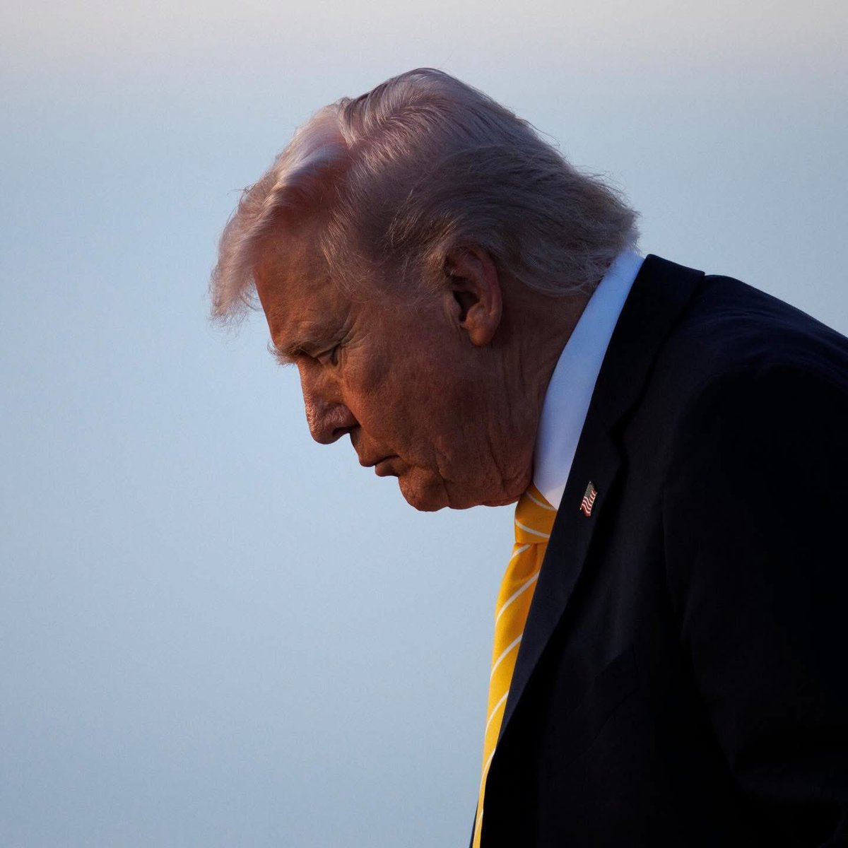 antyPiS4ever's tweet photo. Prezydent Stanów Zjednoczonych jest winny napaści seksualnej na dziennikarkę i musi jej zapłacić 5 mln dolarów odszkodowania. 

Dajecie kacapy - Trump Trump Trump i owacja na stojaco 🤮🤮🤮 https://t.co/ETB5DNzFRp