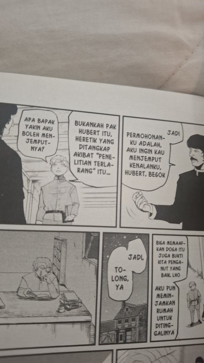 dewe's tweet photo. Halo @comic_lxlc ini kan terbitan yang high profile dan gak murah, boleh lah editorialnya lebih hati-hati :< awalnya heretik jadi heretic, "menjijikan" kurang k, dan "gerakanlah dunia ini" juga kan salah dan itu di halaman terakhir yang keliatan banget, banyak lagi yang kecil2 https://t.co/DvrzghlReh