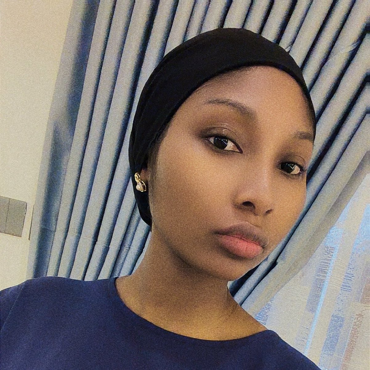 hadizology's tweet photo. In case you forgot my face…..🥂 https://t.co/2TH0NpZe5z