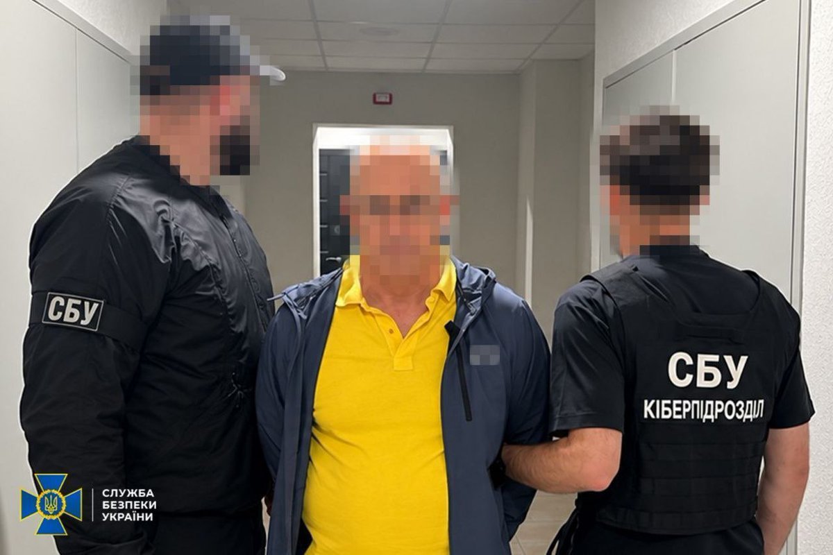 Beefeater_Fella's tweet photo. In Kyiv, the Security Service of Ukraine (SBU) detained former Minister of Fuel and Energy of Crimea, Sergei Kolobov, for treason

Since 2012, he held the position of Chairman of the Republican Committee of the Autonomous Republic of Crimea on Fuel, Energy, and Innovation Policy. After the annexation of Crimea by Russia, he took on the role of Minister of Fuel and Energy in the Russian-established government on the Crimean peninsula.

According to the SBU, Kolobov came to Kyiv in 2026 "to handle personal matters". During his arrest, Russian passports were found on him.