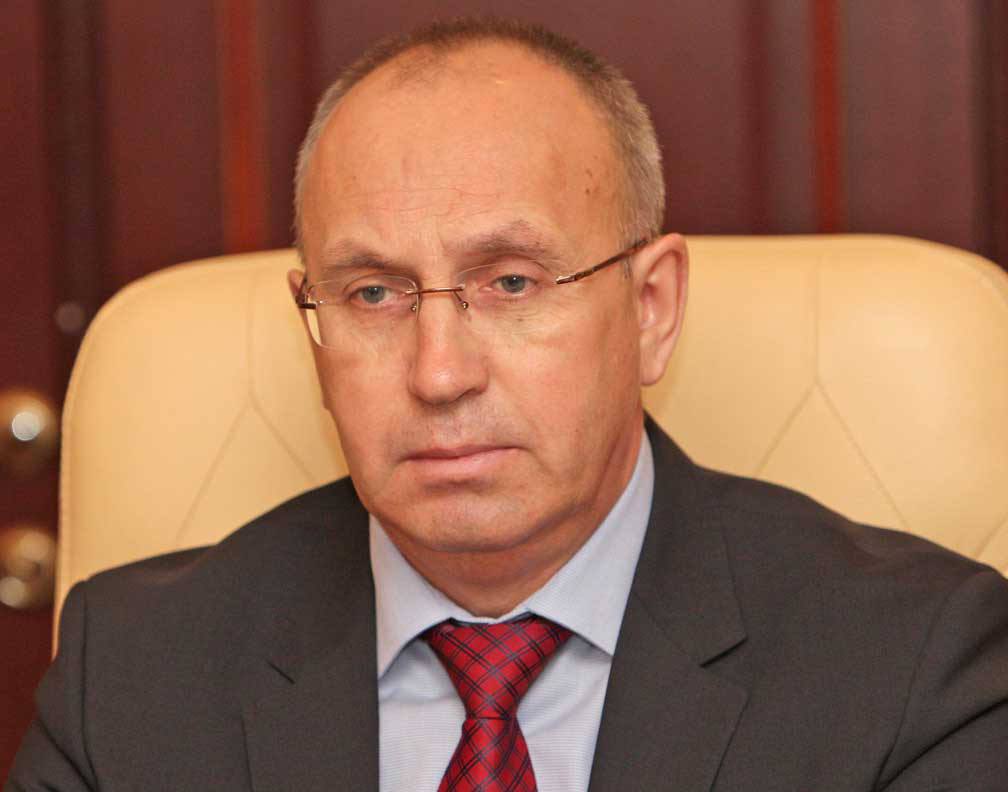 Beefeater_Fella's tweet photo. In Kyiv, the Security Service of Ukraine (SBU) detained former Minister of Fuel and Energy of Crimea, Sergei Kolobov, for treason

Since 2012, he held the position of Chairman of the Republican Committee of the Autonomous Republic of Crimea on Fuel, Energy, and Innovation Policy. After the annexation of Crimea by Russia, he took on the role of Minister of Fuel and Energy in the Russian-established government on the Crimean peninsula.

According to the SBU, Kolobov came to Kyiv in 2026 "to handle personal matters". During his arrest, Russian passports were found on him.