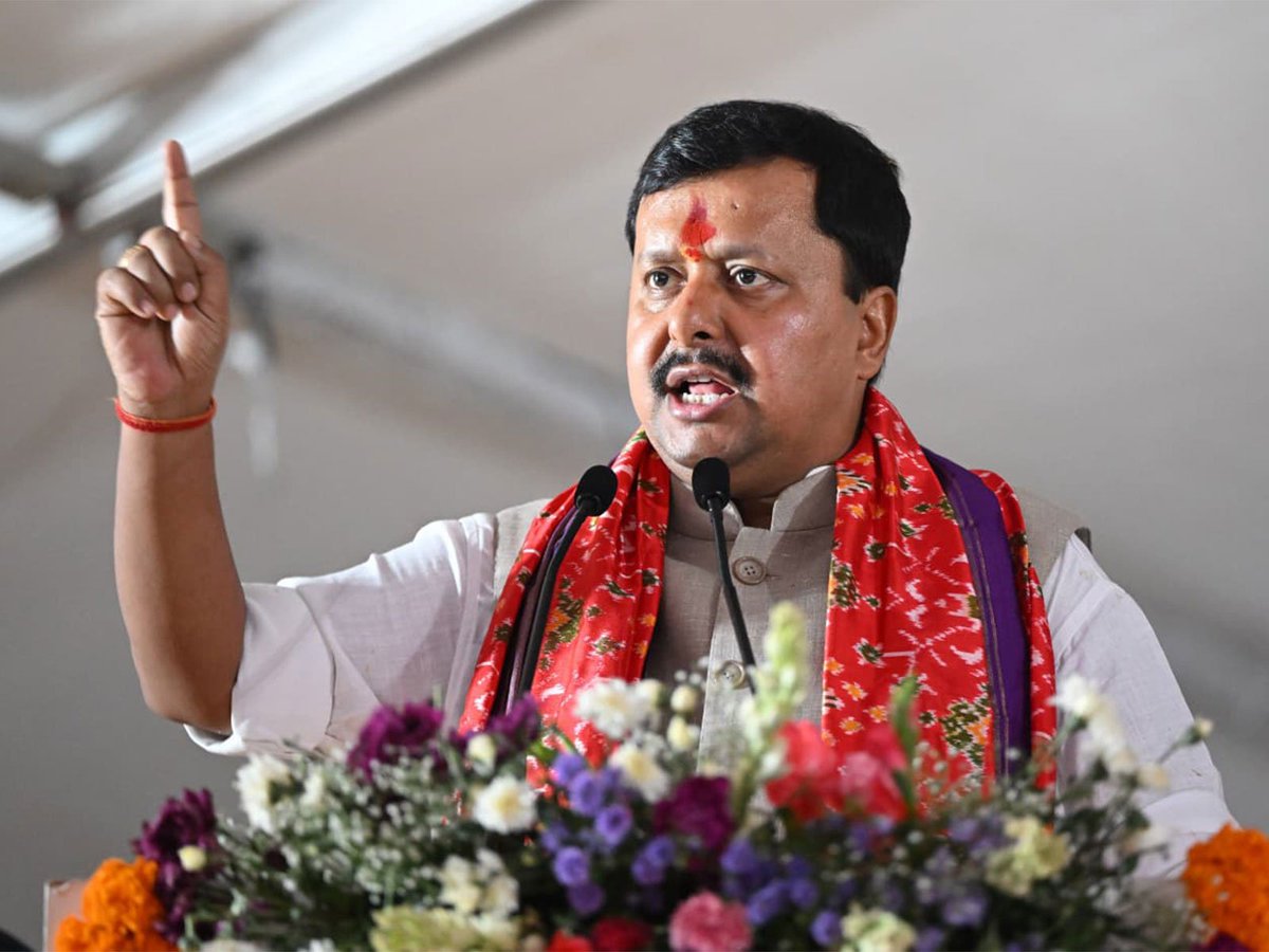 anand_writes07's tweet photo. बिहार के बांकीपुर की यह तस्वीर विकास के दावों की हकीकत दिखाती है,यहा पे विगत 35 वर्षो से भाजपा के वर्तमान राष्ट्रीय अध्यक्ष नितिन नबीन और उनके पिता विधायक थे, लेकिन आपलोग तस्वीर देखकर ही बता सकते है की इन्होने 35 रूपये का भी विकाश नही किया है।

किस तरह का घोटालेबाज़ी की गयी है वो देखकर ही पता चल रहा है?
नितिन नबीन दोनो पिता पुत्र विधायक रहे है, और इधर अंधभक्त परिवारवाद के रक्षक का ढिंढोरा पीट रहा है।
बांकीपुर से किसी मजबूत प्रत्याशी को लाया जाए तभी विकाश संभव है।
@CivicConscious_ @Bihar_se_hai @Bahari_Bihari @khurpenchh 
#Bihar #PMModi #RahulGandhi