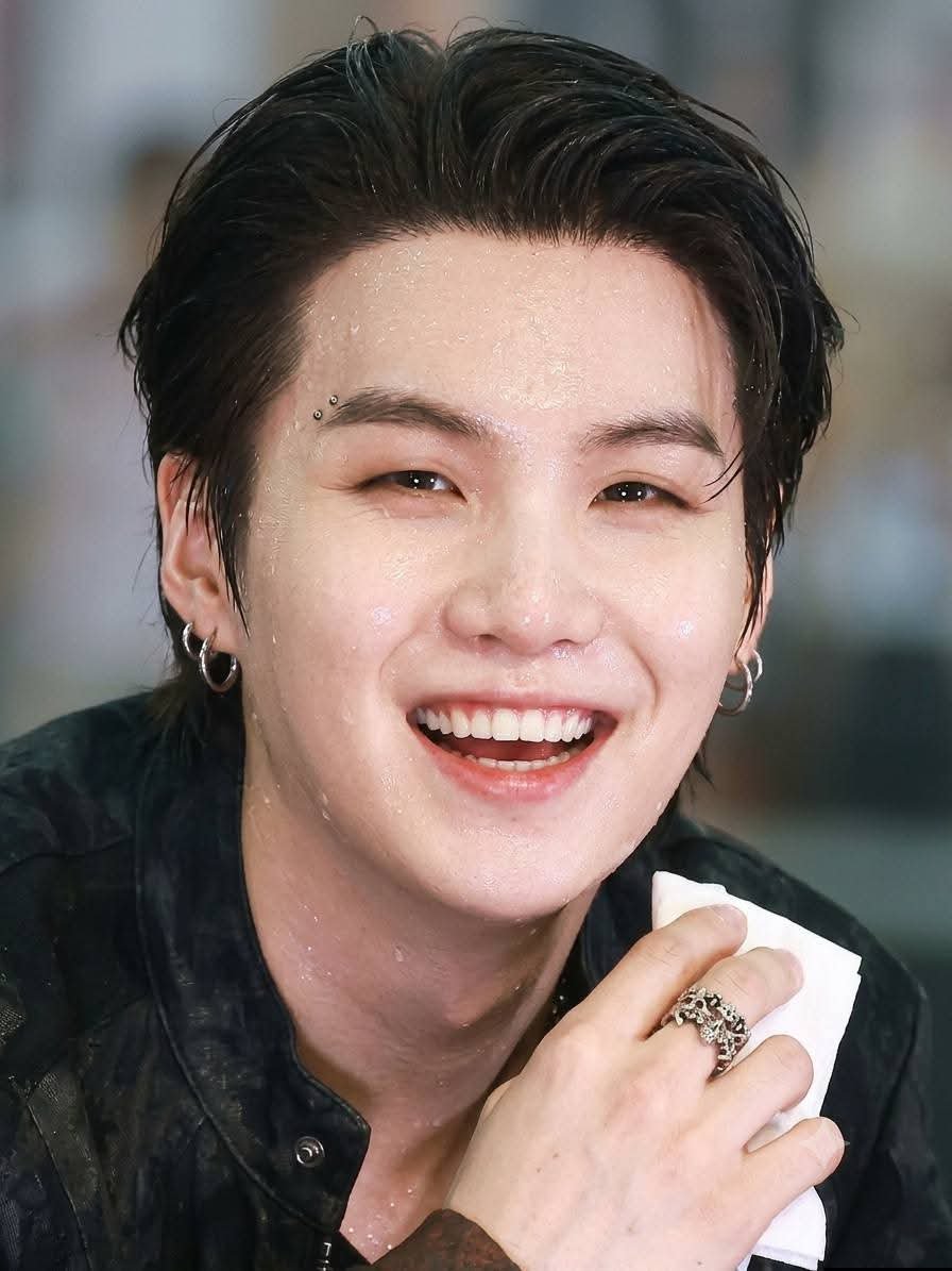 MIN_YOONGI7SUGA's tweet photo. My heart skips a beat when I see your smile! https://t.co/OZ21XkjXqk