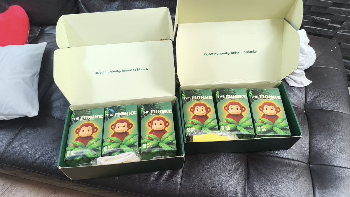 Cptn_Ow's tweet photo. Some treasures landed at the Fire House today, what's dis @MonkeDAO @NomuStores ? 👀

Shall we host an opening party with our Monke friends ? 🍌

Thanks a thousand times ❤️ https://t.co/Fxote5tlTO