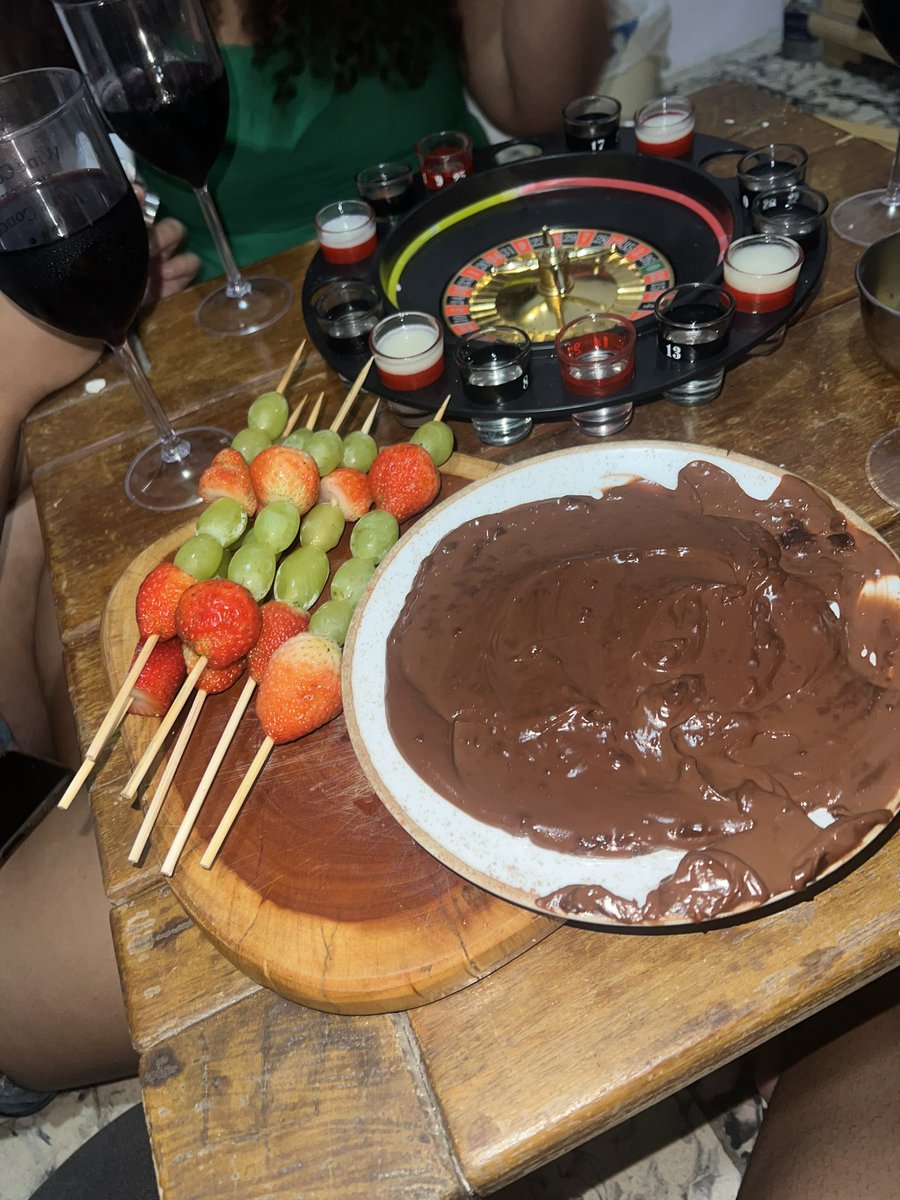 JOUISTHEME's tweet photo. #amo fude com os amigos ❤️ https://t.co/HqP7Vkaflp